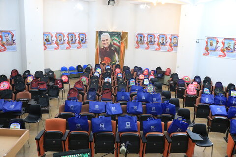 بسته های های دانش آموزی به فرزندان تحت پوشش بهزیستی گیلان اهدا شد.