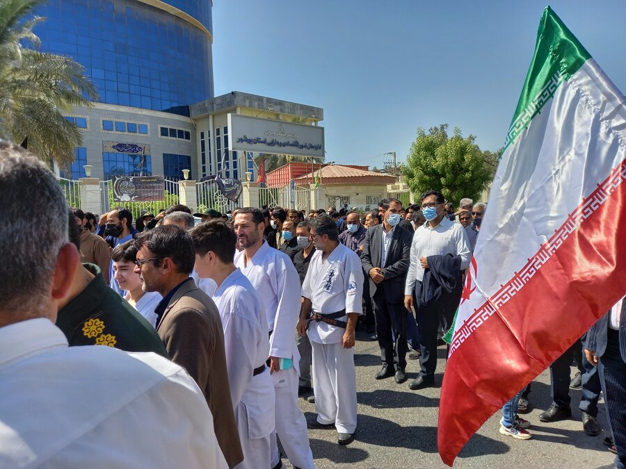 حضور مدیر کل و معاونین بهزیستی در راهپیمایی مردم استان بوشهر