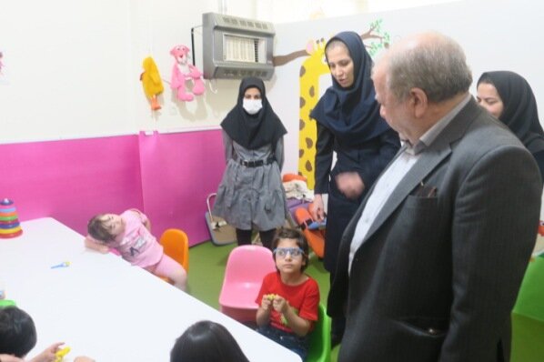 گلپایگان| بازدید نماینده مردم شهرستانهای گلپایگان و خوانسار در مجلس شورای اسلامی از مراکز توانبخشی تحت نظارت بهزیستی