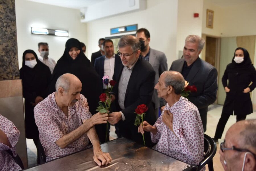 سالمندان در جامعه ایرانی از جایگاه و احترام ویژه ای برخوردار هستند/ باید امکانات و بسترهای مناسب برای نگهداری و رفاه سالمندان در استان توسعه یابد