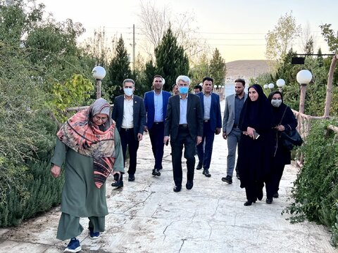 گزارش تصویری|مراسم روز جهانی سالمندان و بازدید مدیر کل و اعضای شورای معاونین بهزیستی فارس از سرای سالمندان