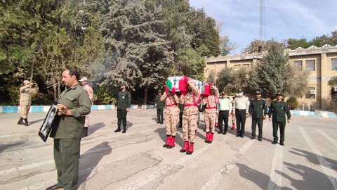 مراسم تشیع پیکر سرباز مدافع وطن شهید رضا خانی چگنی با حضور مدیر کل بهزیستی لرستان و جمعی از کارکنان