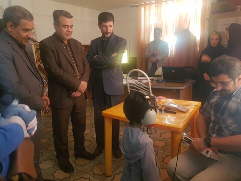 بازدید مدیرکل بهزیستی کردستان از تیم سیار برنامه پیشگیری از تنبلی چشم کودکان ۳ تا ۶ سال