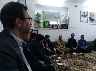حضور اعضای شورای رفاه استان قم در منزل شهید زاهدلوئی