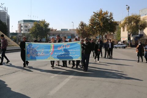 حضور پرشور همکاران بهزیستی کردستان در راهپیمایی 13 آبان