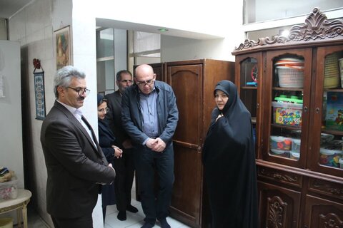 گزارش تصویری | مدیرکل بهزیستی استان البرز با حضور در خانه کودک و نوجوان "منظریه" روز دانش آموز را به فرزندان مقیم این مرکز تبریک گفت