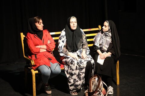 گزارش تصویری| نمایش قدم نورسیده به کارگردانی رضا لطفی از آذربایجان غربی به عنوان اولین نمایش روز دوم اجرا شد