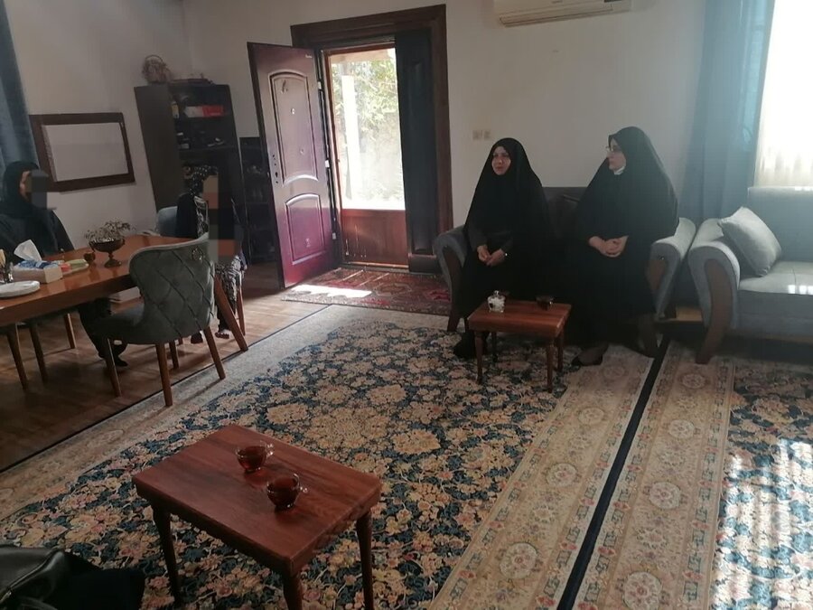 حضور مدیرکل بهزیستی مازندران در منزل خانواده 5 عضو دارای معلولیت شهرستان نوشهر