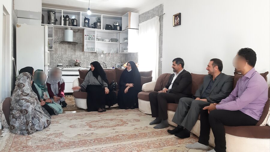 حضور مدیرکل بهزیستی مازندران در منزل خانواده سه عضو دارای معلولیت شهرستان چالوس