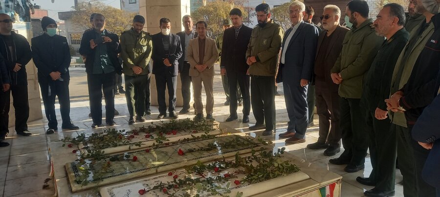 فیروزکوه| تجدید میثاق با آرمانهای امام (ره) در هفته دفاع مقدس