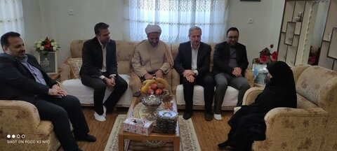 دیدار مدیرکل بهزیستی گیلان با خانواده شهید مدافع حرم " محمد اتابه "