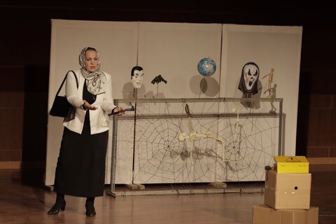 گزارش تصویری| اجرای نمایش"مغازه شماره ۱۳" کاری از هنرمندان استان اصفهان با استقبال بینظیر تماشاگران همراه شد
