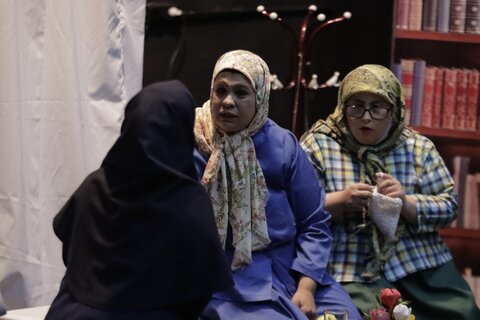 گزارش تصویری | نمایش "کسی شبیه تو مرا به دریا برد" کاری از هنرمندان استان اصفهان
