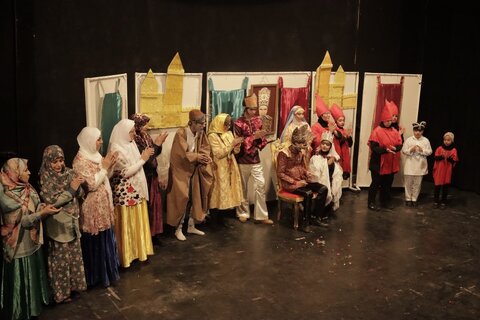 گزارش تصویری | اجرای نمایش "سوسک وشاهزاده عاشق" کاری از هنرمندان استان قم
