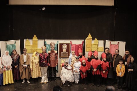 گزارش تصویری | اجرای نمایش "سوسک وشاهزاده عاشق" کاری از هنرمندان استان قم