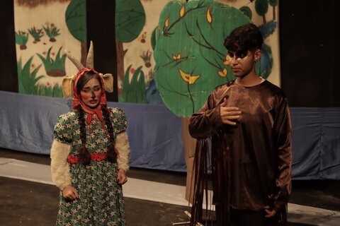 گزارش تصویری |  نمایش خانم بزی و گرگ‌ ناقلا در بخش کودک و نوجوان، کاری از هنرمندان استان چهارمحال و بختیاری