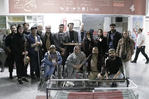 گزارش تصویری | اجرای نمایش خیابانی " رمئو بی ژولیت " کاری از هنرمندان استان اصفهان