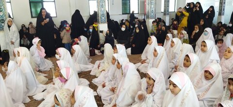 جشن تکلیف فرزندان دختر کارکنان بهزیستی خراسان جنوبی در مزار شهدای باقریه