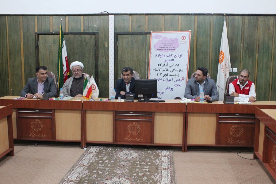 توزیع۲۰۰کیف و لوازم تحریر بین دانش آموزان نیازمند بهزیستی خوزستان