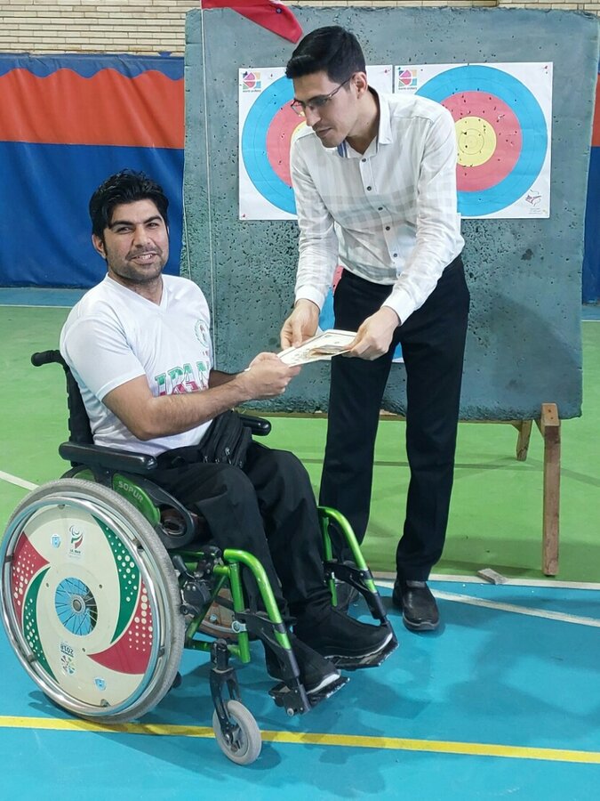 رقابت کارکنان دارای معلولیت بهزیستی استان در مسابقات تیراندازی با کمان