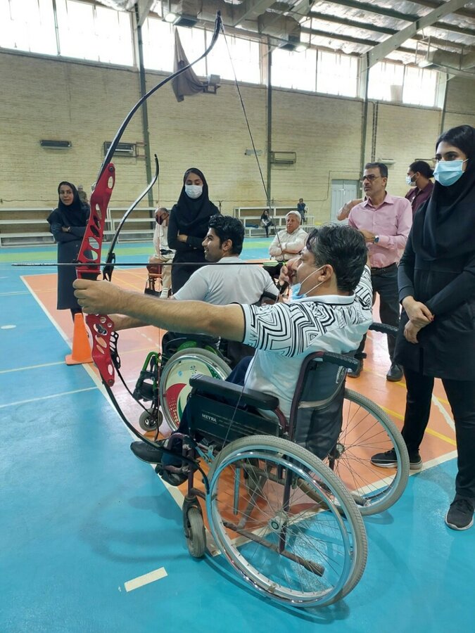 رقابت کارکنان دارای معلولیت بهزیستی استان در مسابقات تیراندازی با کمان