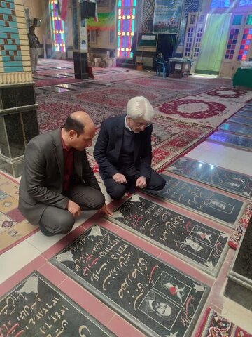 گزارش تصویری|زیارت قبور شهدا و امامزاده عبدالرحمان شهرستان اقلید توسط مدیرکل  بهزیستی فارس