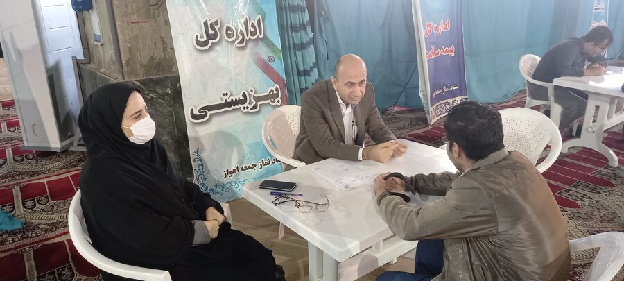 حضور رئیس اداره فناوری اطلاعات بهزیستی خوزستان در میز خدمت مصلای اهواز