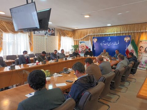 اسدآباد|  برگزاری جلسه کمیته مناسب سازی با حضور فرماندار شهرستان
