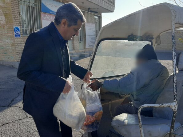 اردستان | تهیه و توزیع اقلام معیشتی بمناسبت شب یلدا بین جامعه هدف بهزیستی