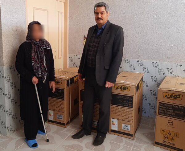 اردستان | تهیه و توزیع اقلام معیشتی بمناسبت شب یلدا بین جامعه هدف بهزیستی