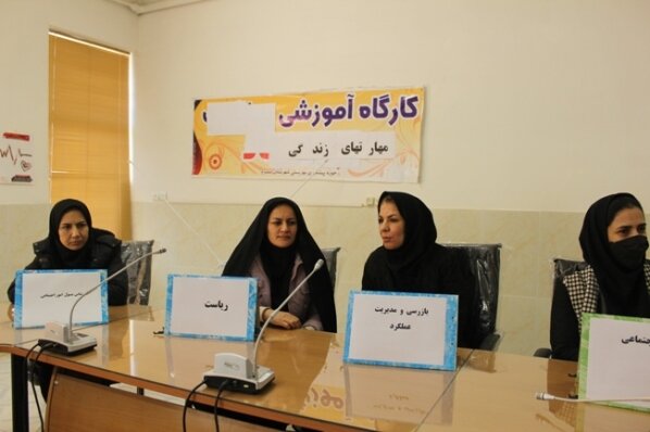 سمیرم| برپایی میز خدمت با هدف ارتقاء سطح کیفی خدمات به مددجویان