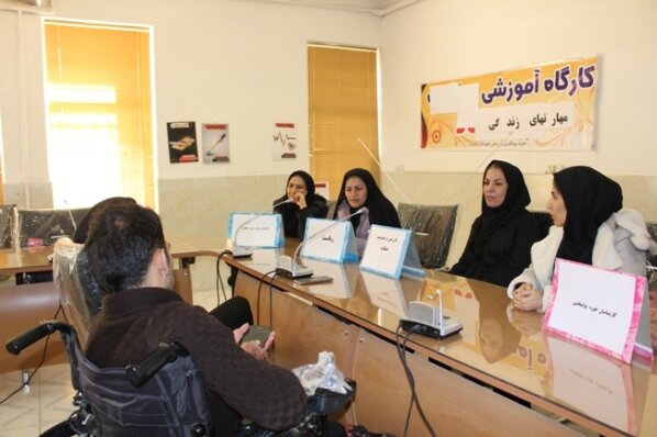 سمیرم| برپایی میز خدمت با هدف ارتقاء سطح کیفی خدمات به مددجویان