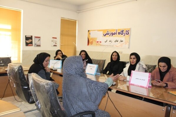 سمیرم| برپایی میز خدمت با هدف ارتقاء سطح کیفی خدمات به مددجویان