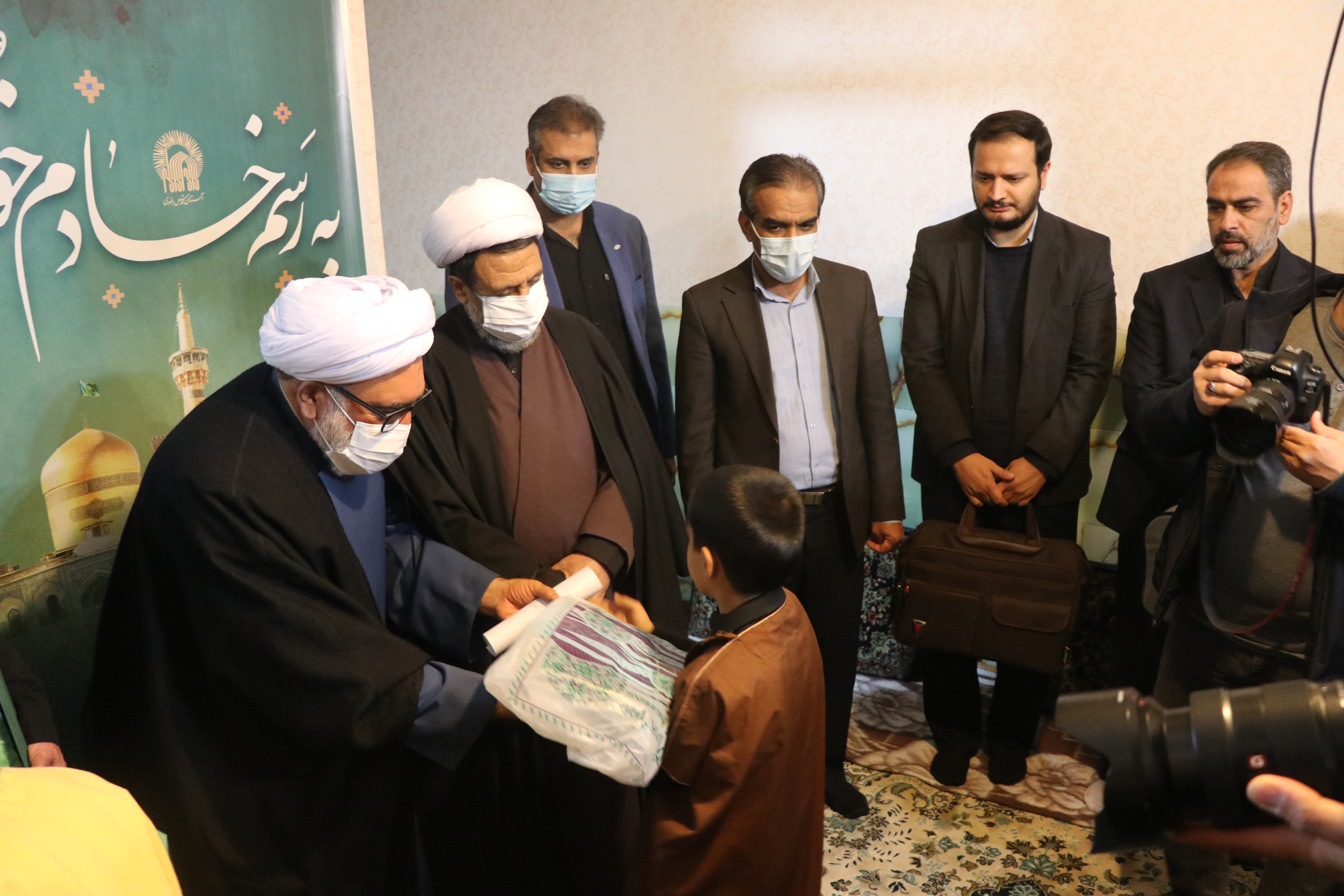 آغاز طرح تأمین البسه زمستانی کودکان بهزیستی سراسر کرمان توسط آستان قدس رضوی