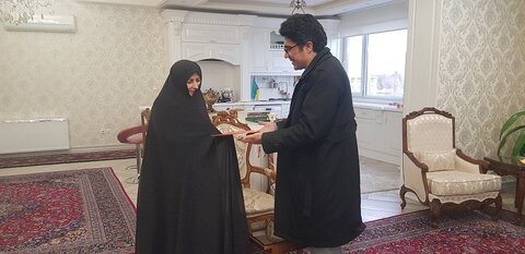 گزارش تصویری| مدیرکل بهزیستی استان زنجان از همسر فداکار سردار شهید رستم خانی تقدیر کرد