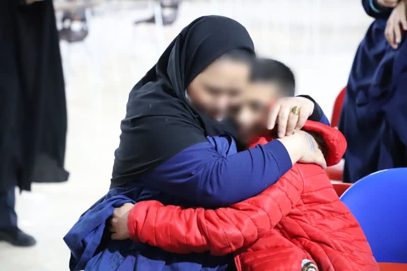 دیدار فرزندانِ تحت پوشش بهزیستی خراسان رضوی با خانوادههای خود در زندان وکیل آباد مشهد