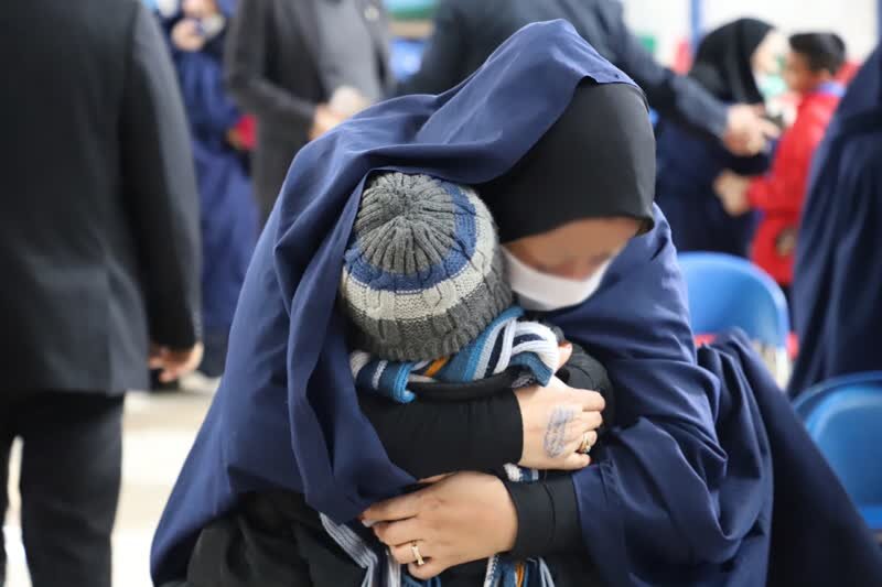 دیدار فرزندانِ تحت پوشش بهزیستی خراسان رضوی با خانوادههای خود در زندان وکیل آباد مشهد