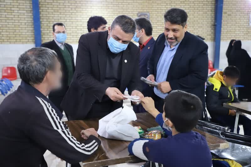 دیدار فرزندانِ تحت پوشش بهزیستی خراسان رضوی با خانوادههای خود در زندان وکیل آباد مشهد