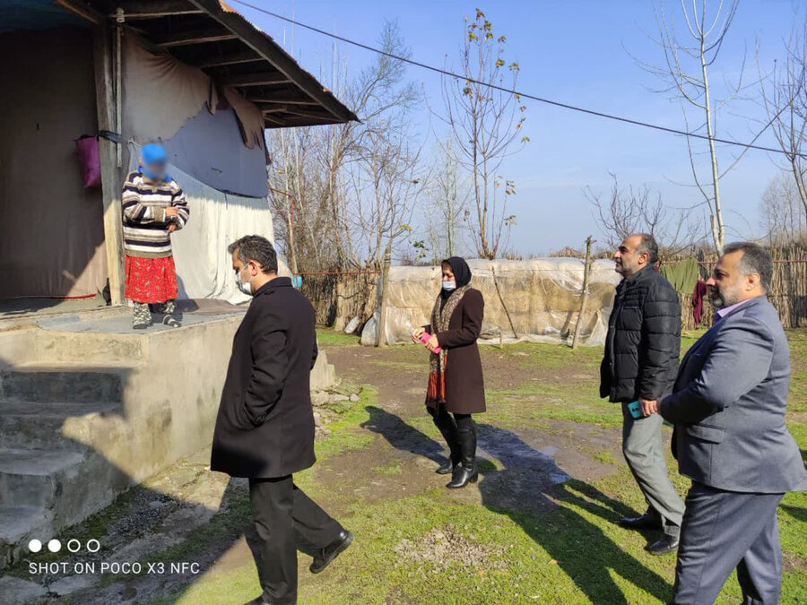 بازدید مدیرکل بهزیستی گیلان از منزل خانواده دارای چند معلول در کوچصفهان شهرستان رشت