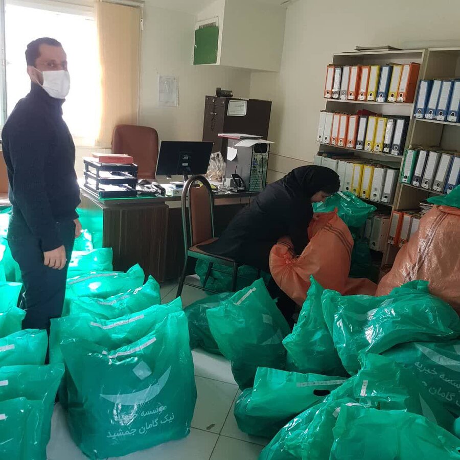 موسسه خیریه نیک گامان جمشید ۱۸۵ کارت هدیه را به زنان سرپرست خانوار تحت پوشش اهدا کرد