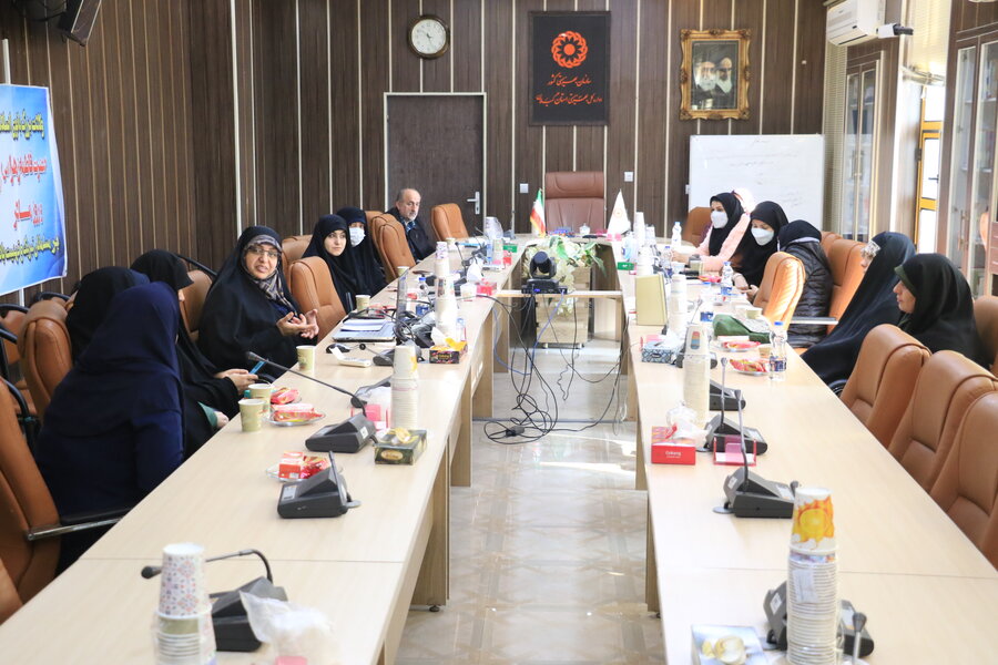 برگزاری نشست آموزشی با موضوع "بررسی رابطه خشونت و ناسازگاری نوجوانان با عفاف و حجاب" در بهزیستی گیلان