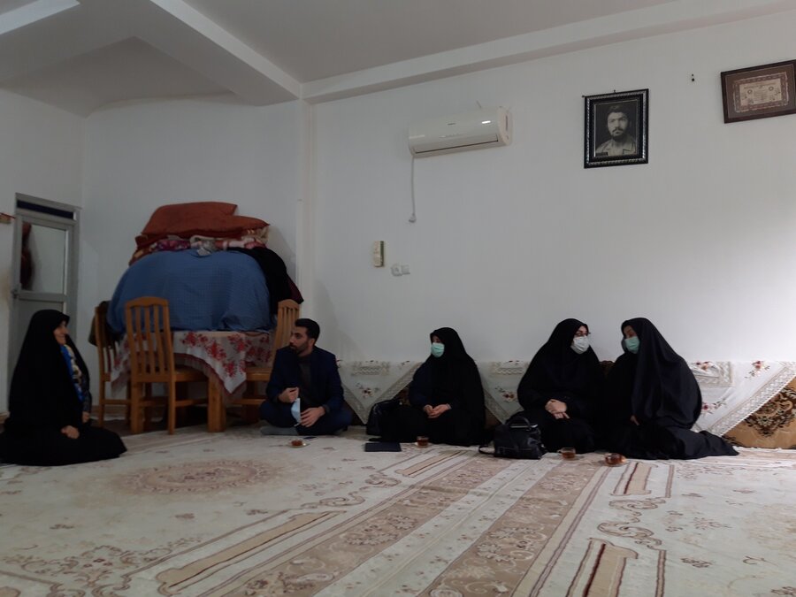 مدیرکل بهزیستی مازندران با خانواده شهید میرشعبان جعفری در شهرستان سیمرغ دیدار کرد