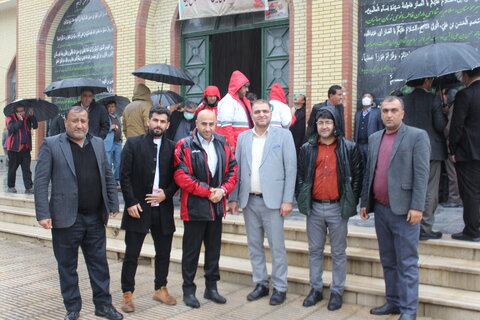 حضور مدیرکل و کارکنان بهزیستی استان در آئین غبار روبی وعطر افشانی گلزار  شهدا
