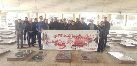کارکنان بهزیستی گلزار شهدای زنجان را گلباران  کردند