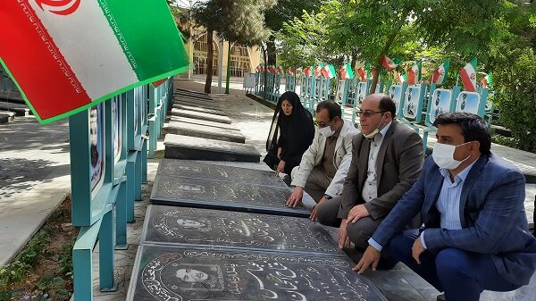 نجفآباد| تجدید میثاق با شهدا همزمان با ایامالله دهه فجر