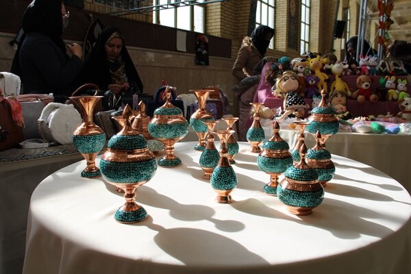 بویین میاندشت| نمایشگاه صنایع دستی، فرصتی برای رونق کسب و کارخانگی