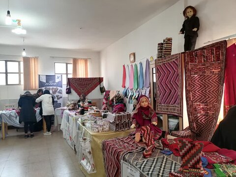 گزارش تصویری/برپایی نمایشگاه محصولات مددجویان مهدیشهری در دهه فجر
