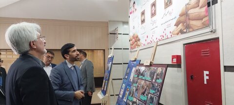 گزارش تصویری/بازدید رئیس سازمان بهزیستی از نمایشگاه تصویری بخشی از عملکردهای شخص بهزیستی فارس در سال 1401