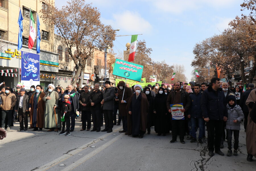 حضور مدیران و کارکنان بهزیستی آذربایجان غربی در راهپیمایی یومالله ۲۲بهمن