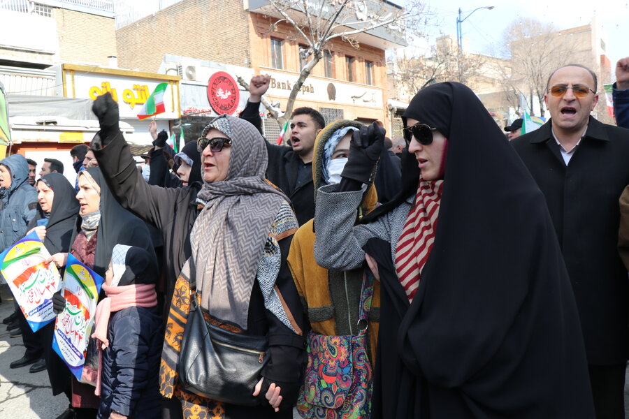 حضور مدیران و کارکنان بهزیستی آذربایجان غربی در راهپیمایی یومالله ۲۲بهمن